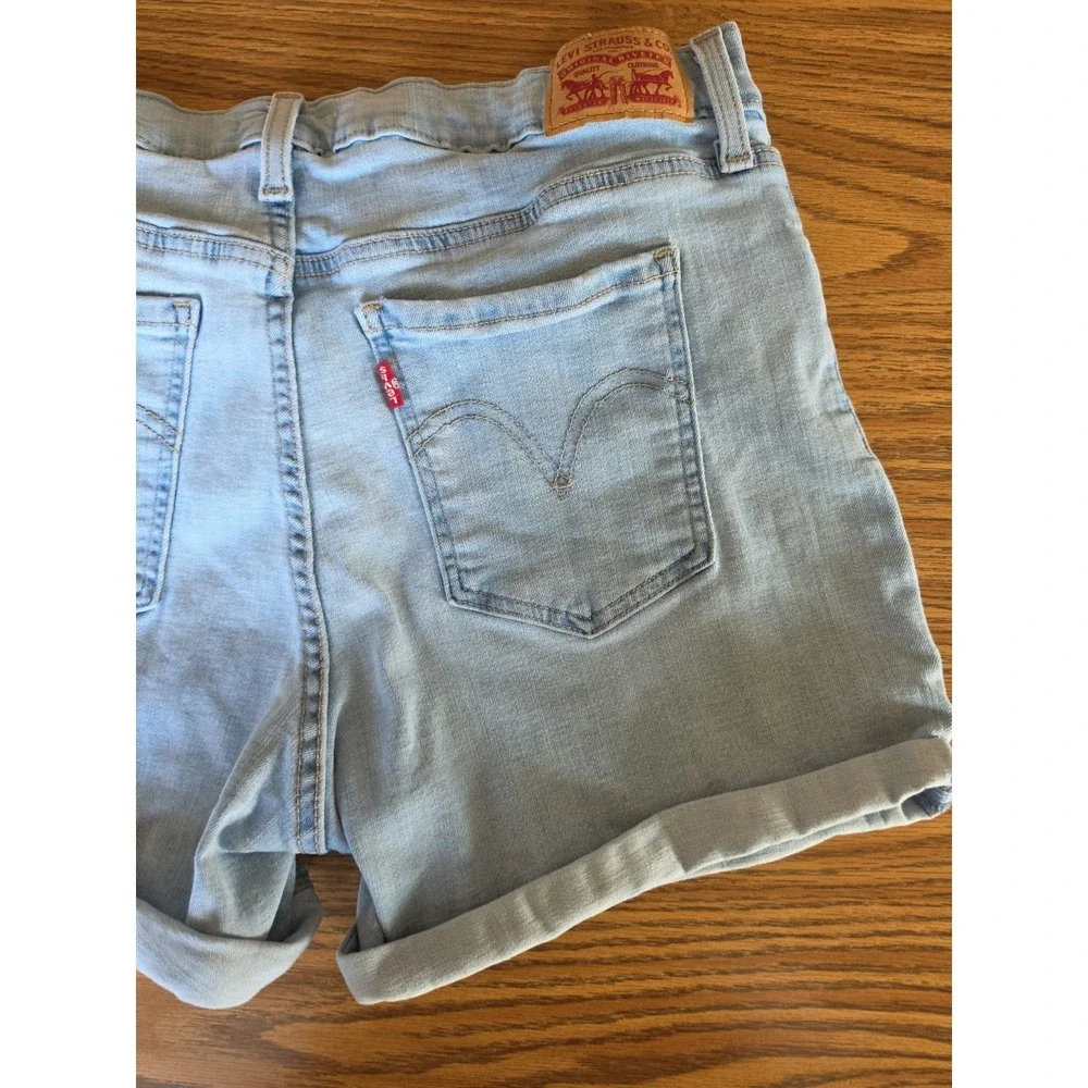 Levis Womens Mid Length Denim Shorts Light Wash Cuffed Hem Size 32 Pair
